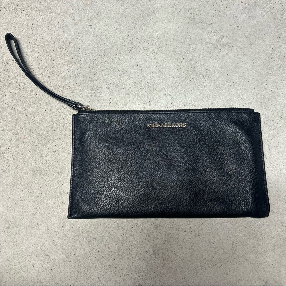 MICHAEL KORS Jet Set Black Large Zip Logo Pouch Clutch Luxury Pebbled Leather
